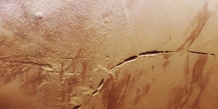 تصاویر شگفت‌انگیز از گودال‌های مریخ توسط فضاپیمای Mars Express